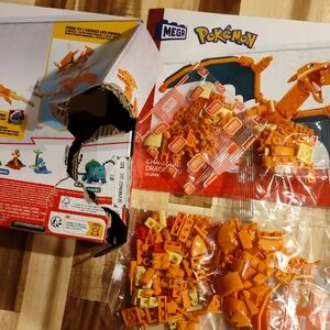 Pokémon Charizard Building Set -  Box Got Damaged During Transit